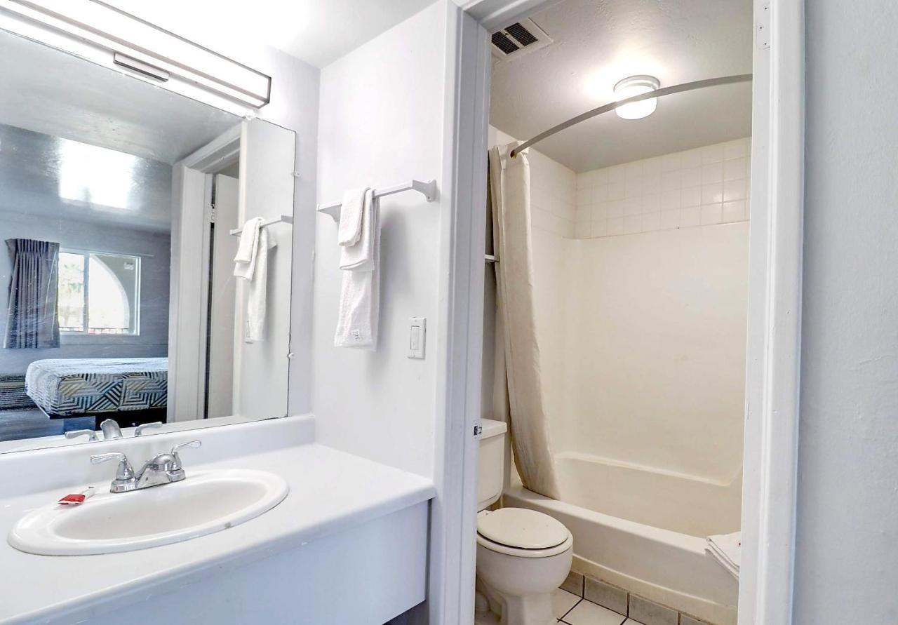 Motel 6 Tucson, Az - East Williams Center Екстер'єр фото