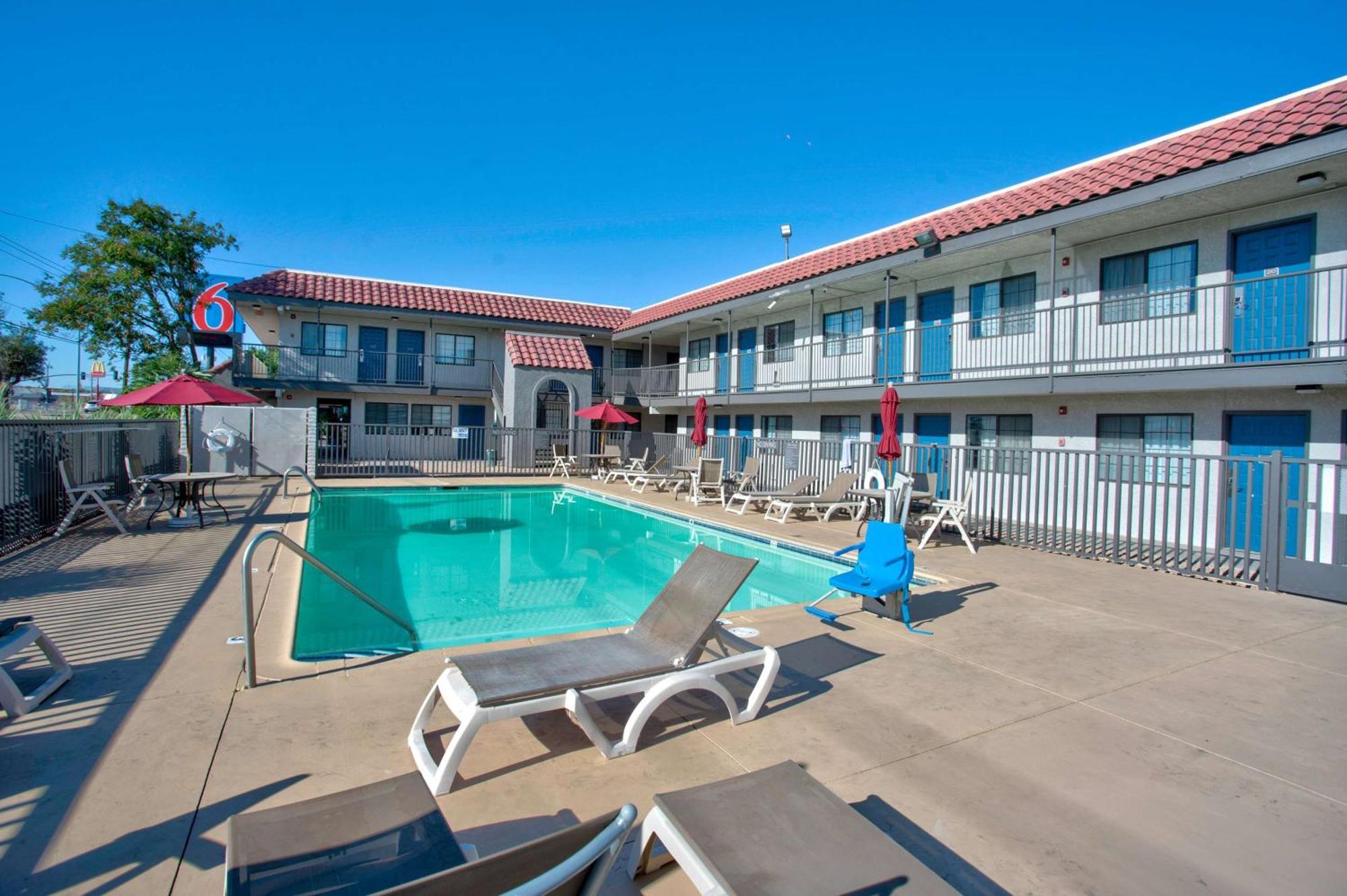 Motel 6 Tucson, Az - East Williams Center Екстер'єр фото