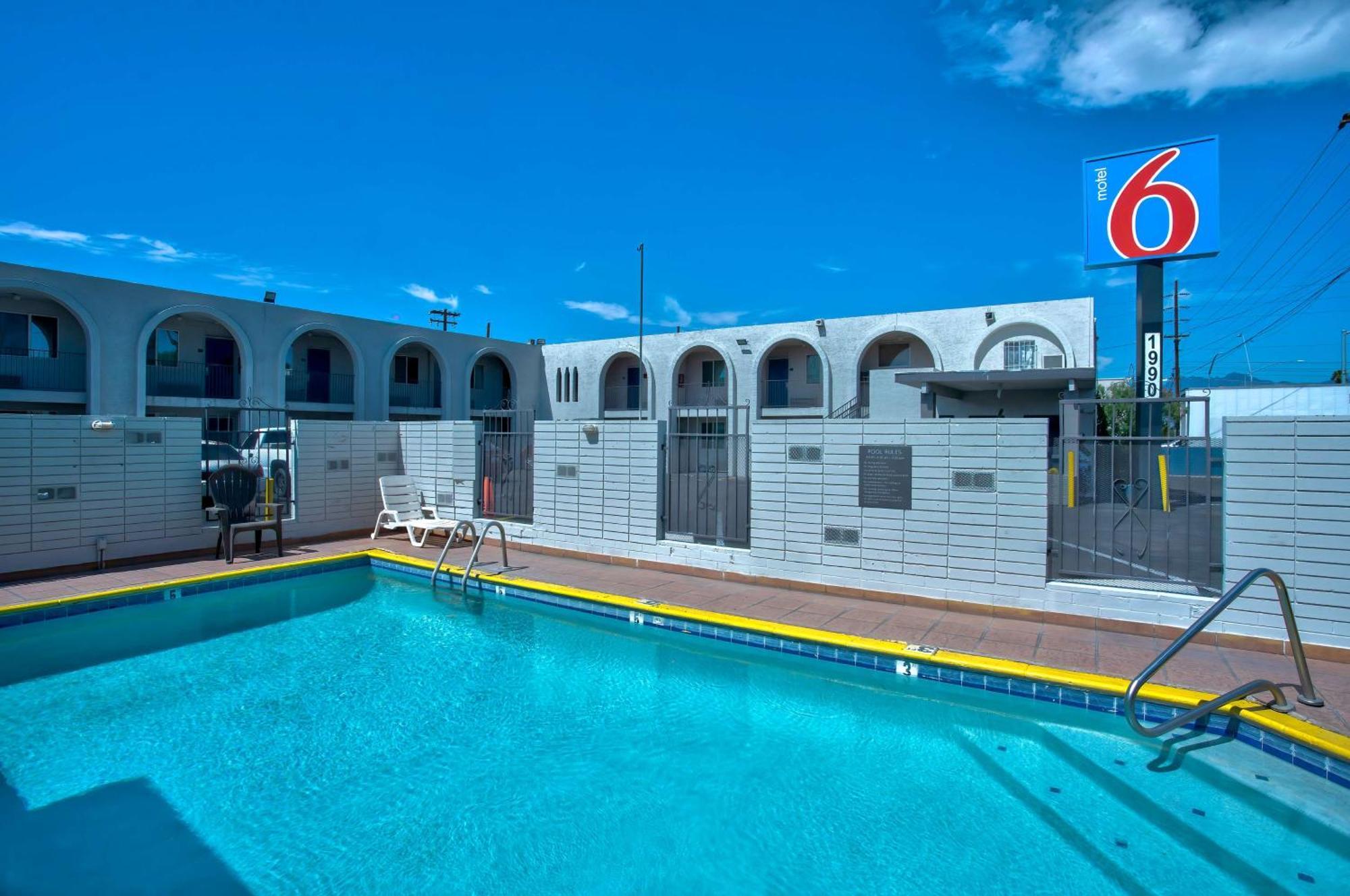 Motel 6 Tucson, Az - East Williams Center Екстер'єр фото