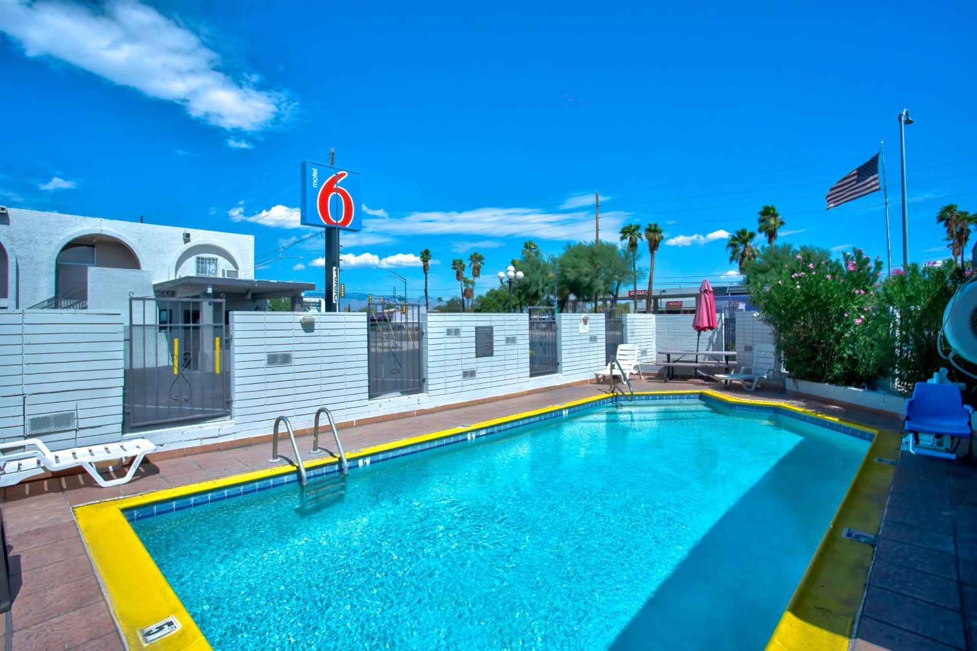 Motel 6 Tucson, Az - East Williams Center Екстер'єр фото